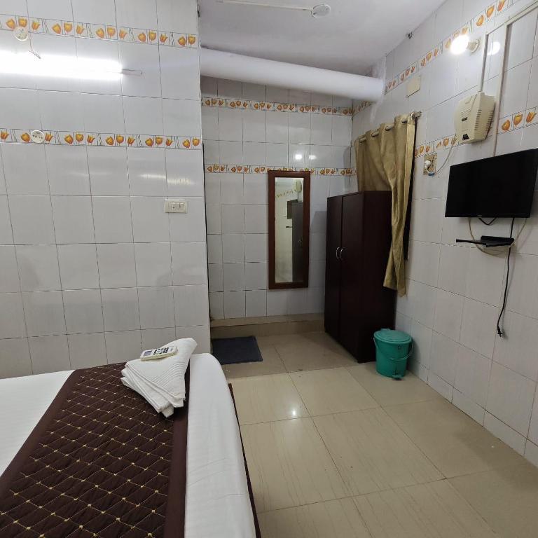 Postel nebo postele na pokoji v ubytování Urban Nest Roomz - Thoraipakkam OMR