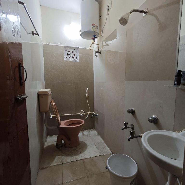 Koupelna v ubytování Urban Nest Roomz - Thoraipakkam OMR