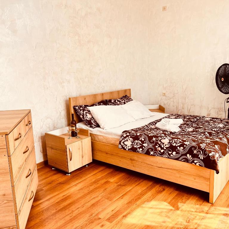 Postel nebo postele na pokoji v ubytování vila chakvi
