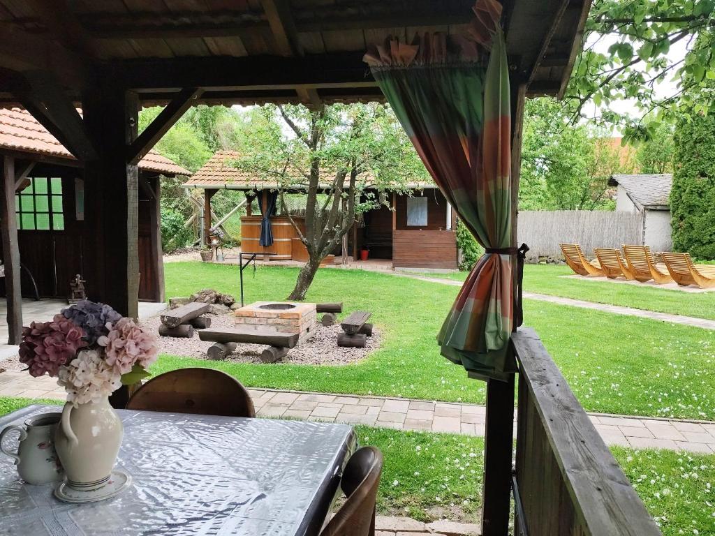 Zahrada ubytování Bóbita Apartmanház