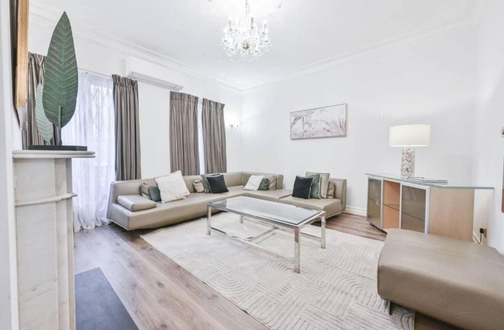 Posezení v ubytování CARLTON COURT - MAYFAIR