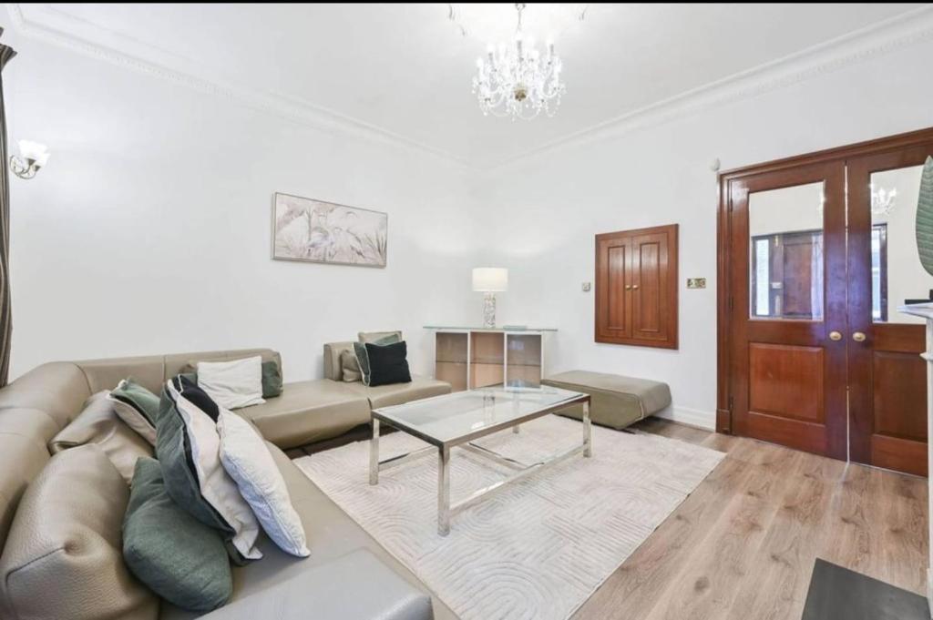 Posezení v ubytování CARLTON COURT - MAYFAIR