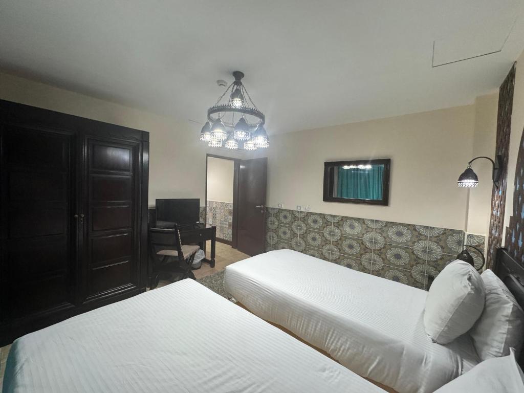 Postel nebo postele na pokoji v ubytování New Star Zamalek Hotel