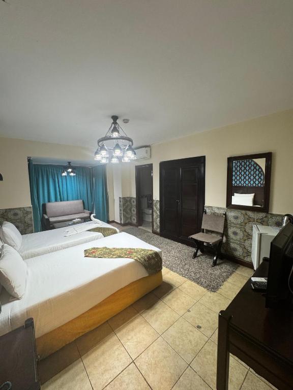 Postel nebo postele na pokoji v ubytování New Star Zamalek Hotel