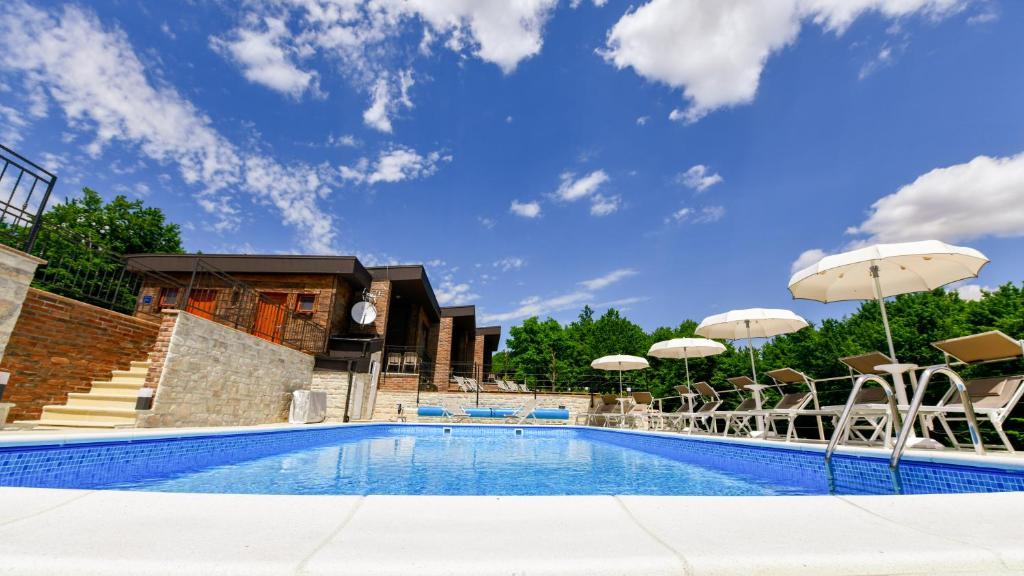 Bazén v ubytování Apartments Bramado nebo v jeho okolí