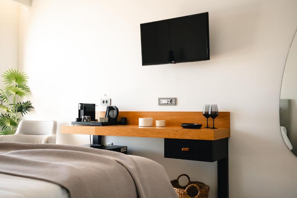 Telewizja i/lub zestaw kina domowego w obiekcie Batis Beach Hotel