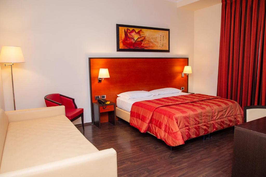 Ένα ή περισσότερα κρεβάτια σε δωμάτιο στο Gullo Hotel