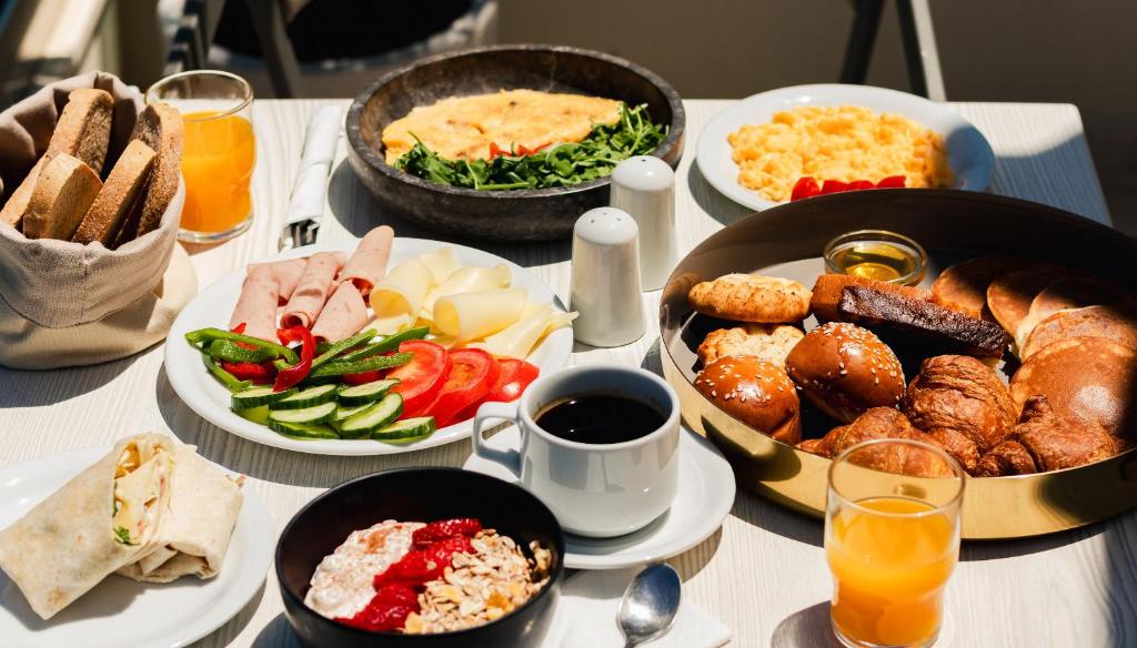 Batis Aero Beachfront Wellbeing Hotel - 4