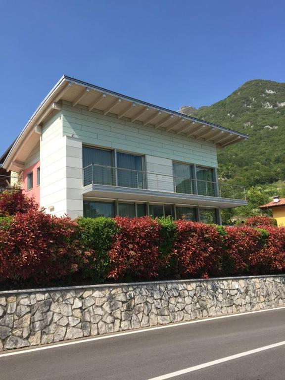 a house on the side of a road at Villa Bellavista in Tenno