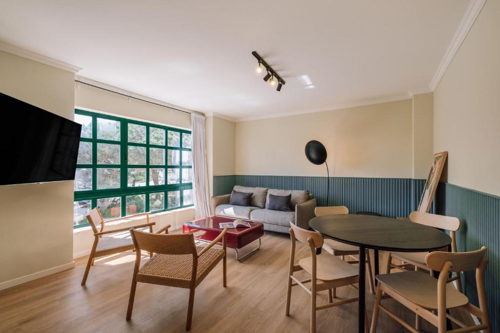 Posezení v ubytování Atlantic Apartment by Olala Homes