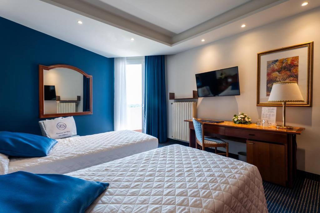 Postel nebo postele na pokoji v ubytování Hotel Terme Millepini