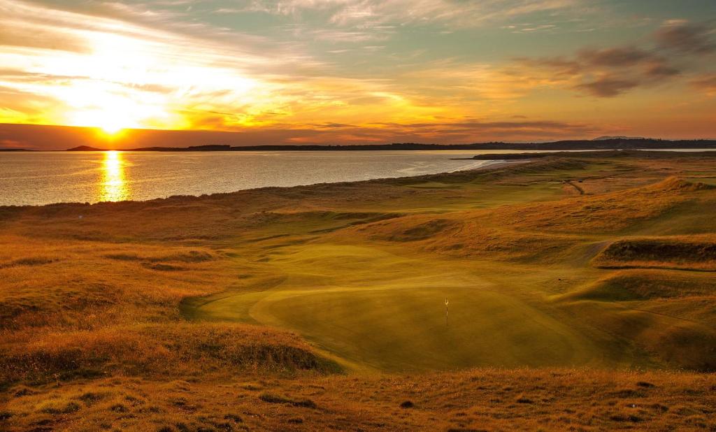 a golf course with the sunset in the background at Fortview Guest House in Enniscrone