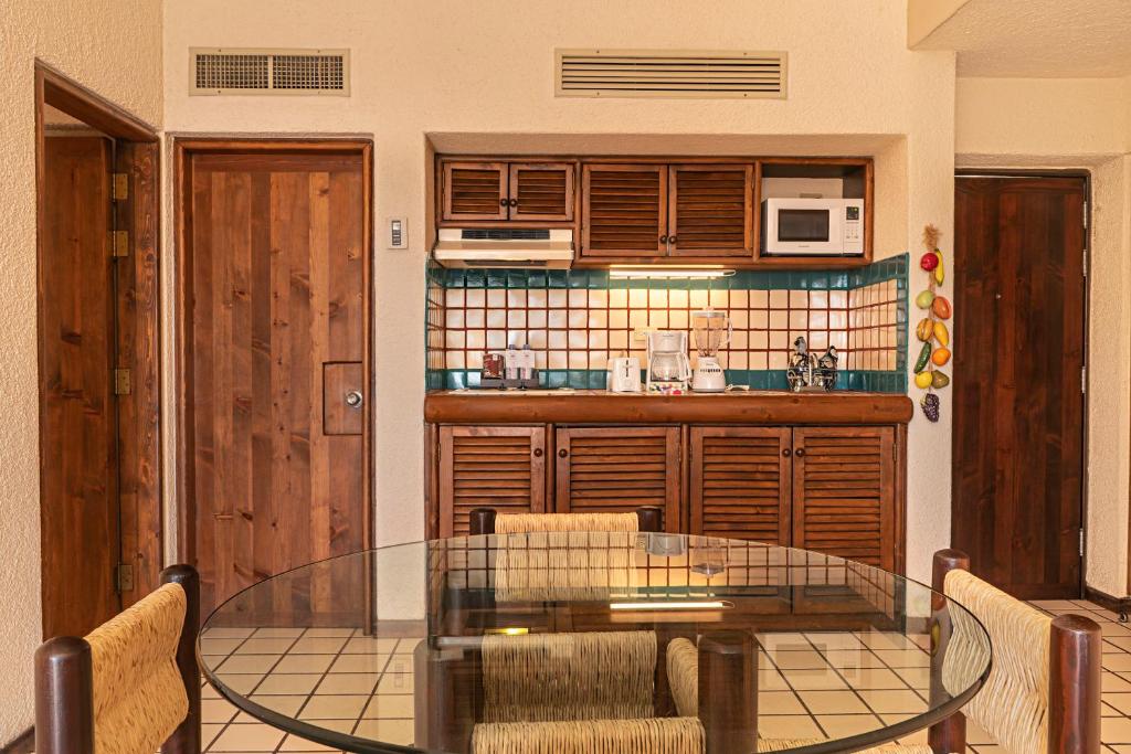 Кухня или мини-кухня в Solmar Resort
