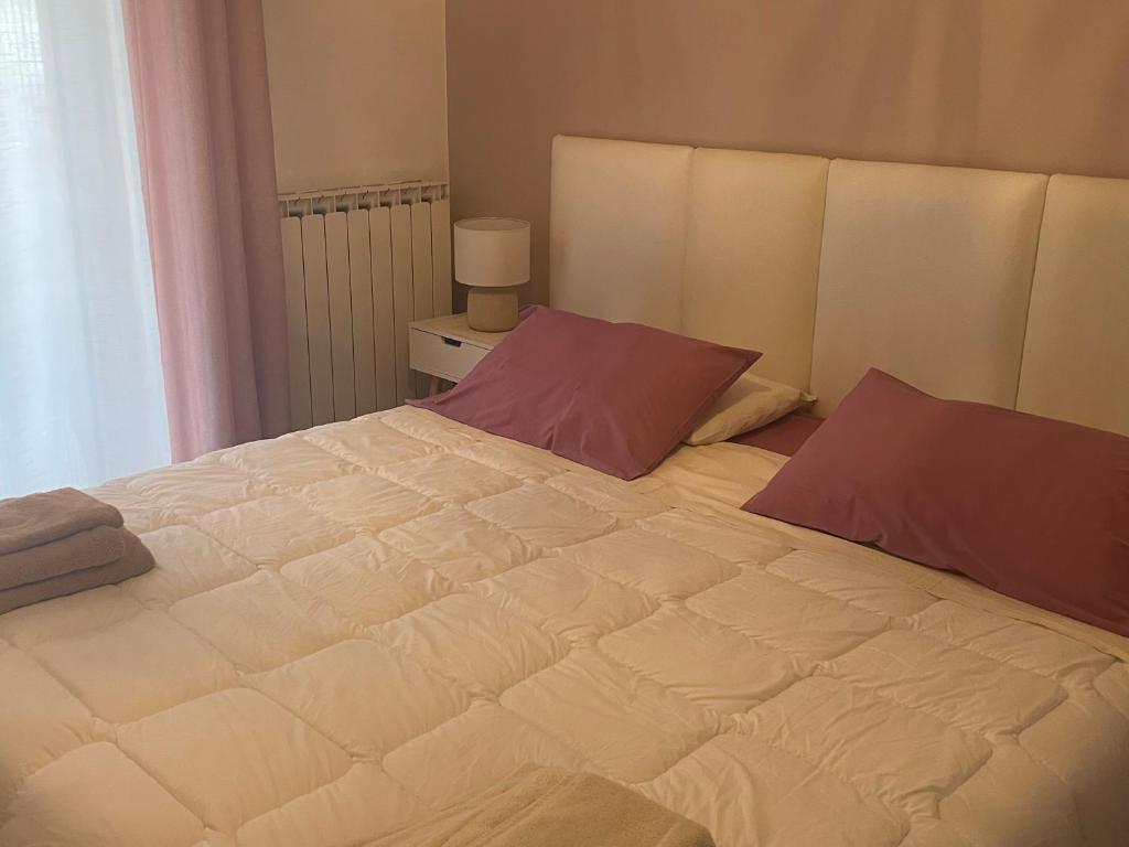 A bed or beds in a room at Bed & Breakfast con vista giardino e piscina