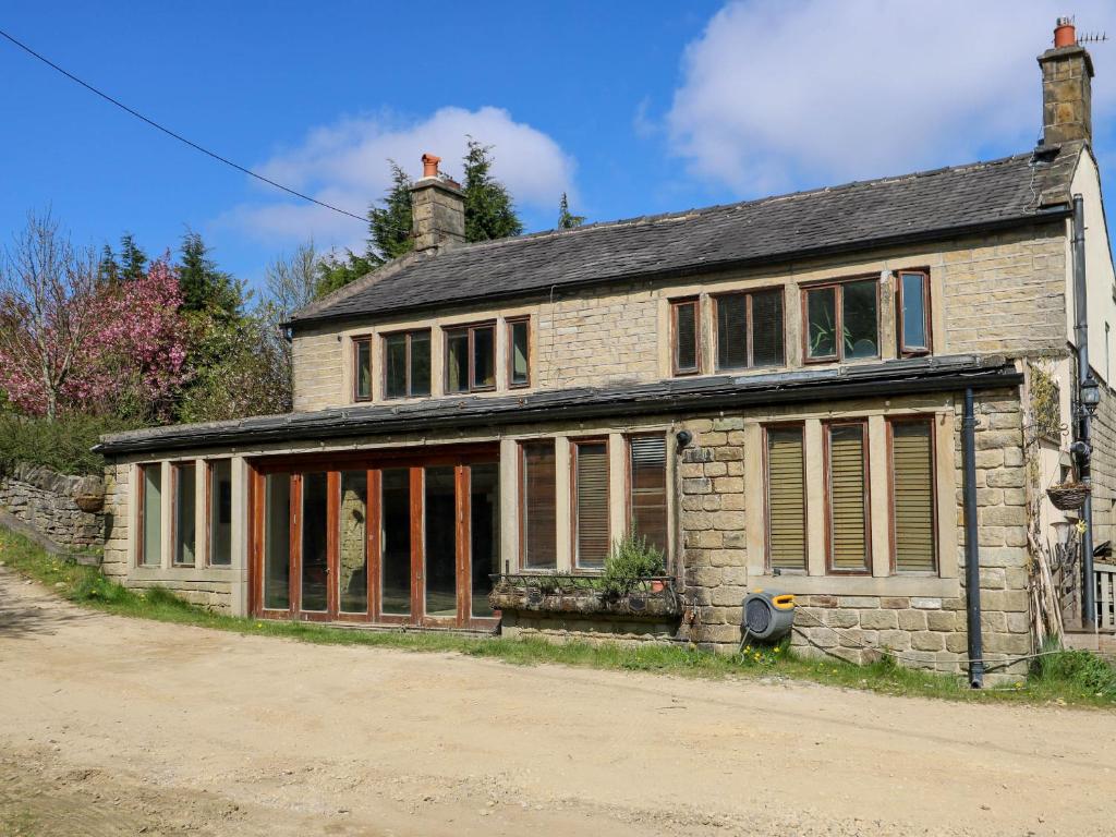 an old stone house on a dirt road at Pule Hill Farm in Huddersfield