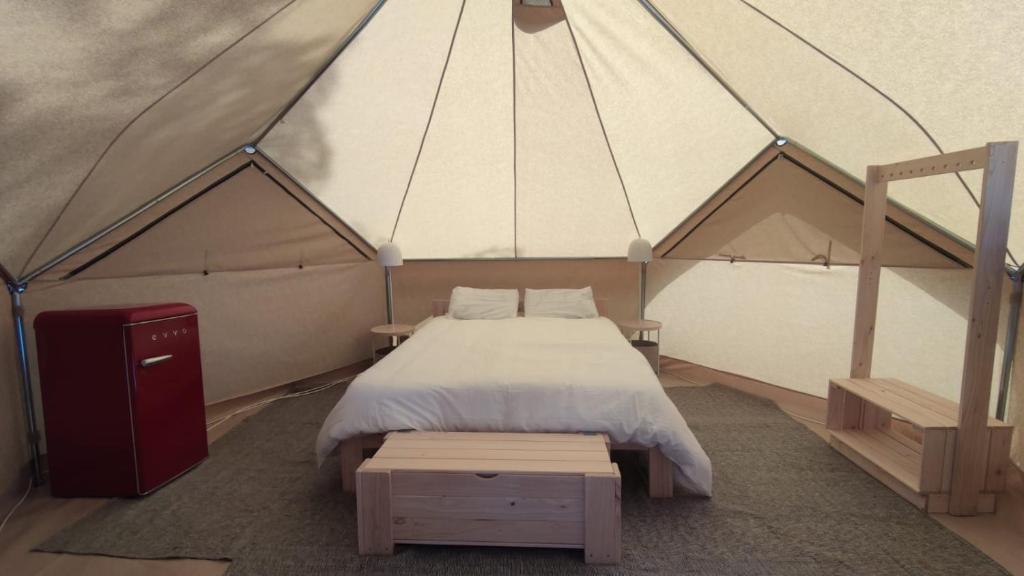 Postel nebo postele na pokoji v ubytování El Glamp de Vall d Or