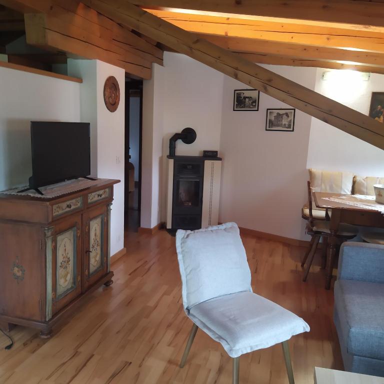 A television and/or entertainment centre at Residence La Pineta
