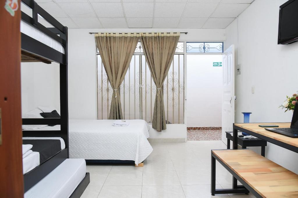 a bedroom with a bed and a window at La Casa del Turista in Tauramena