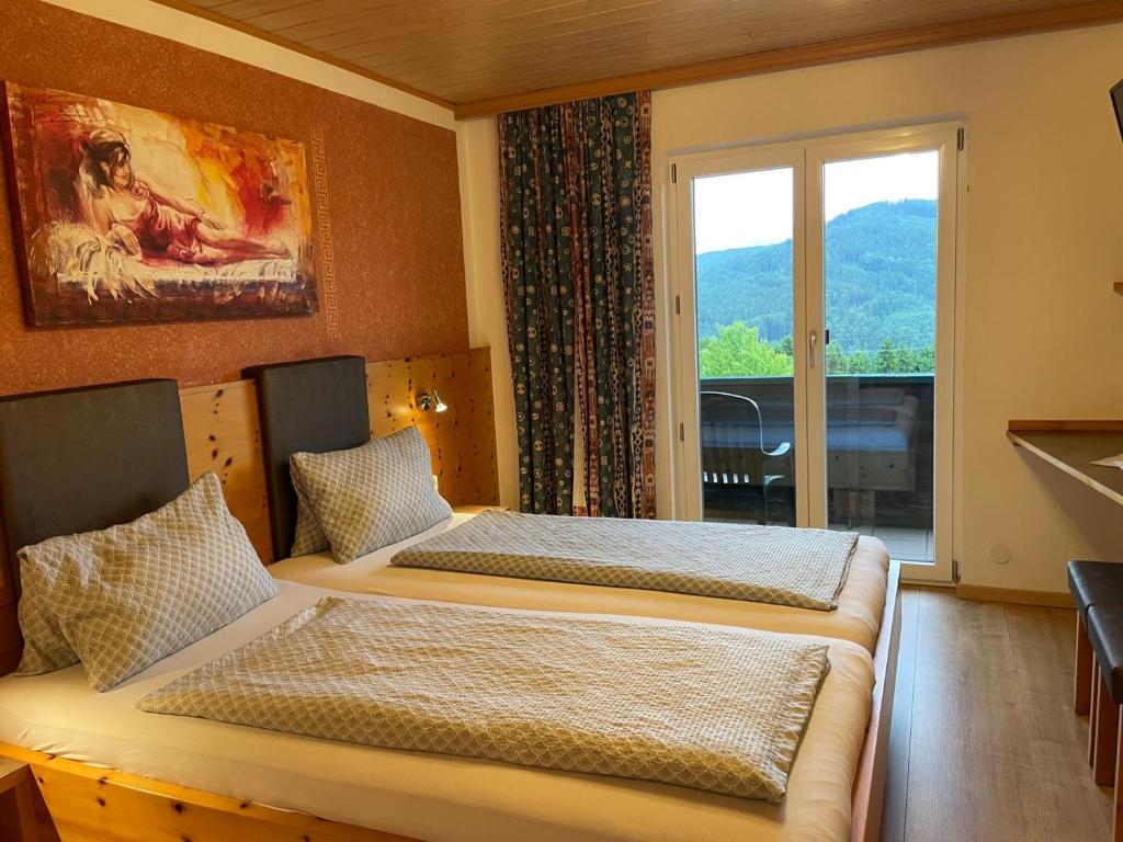 Postel nebo postele na pokoji v ubytování Gasthaus Schöberingerhof