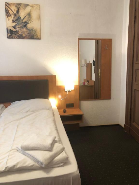 Postel nebo postele na pokoji v ubytování Hotel Adam