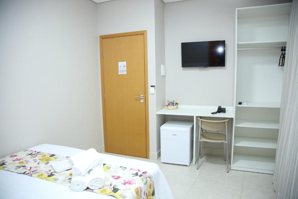 TV a/nebo společenská místnost v ubytování Ventura Hotel