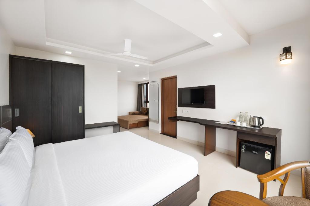 Postel nebo postele na pokoji v ubytování BSG Porvorim Regency Hotel Goa