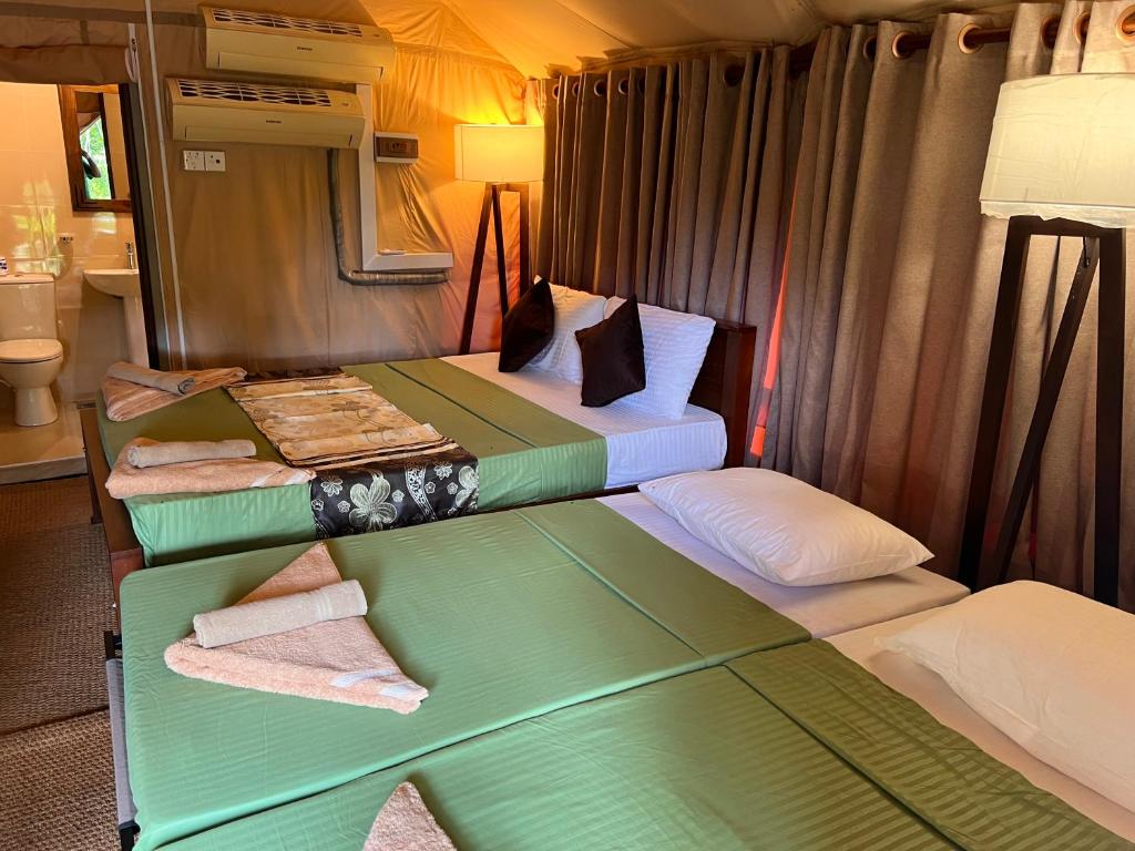 Postel nebo postele na pokoji v ubytování AT ONE - with Nature Glamping Resort