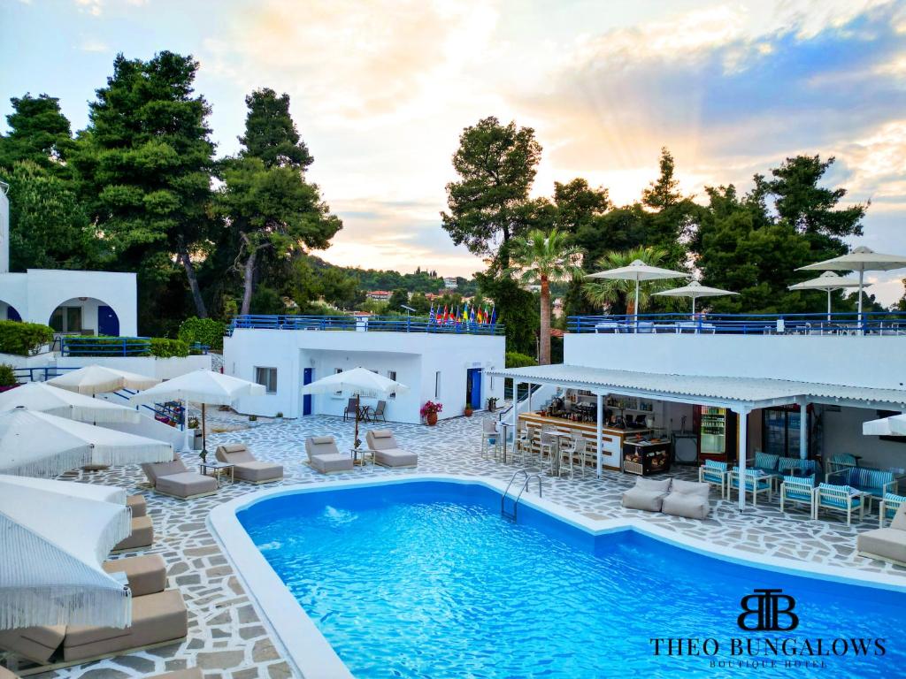 Bazén v ubytování Theo Bungalows Boutique Hotel nebo v jeho okolí