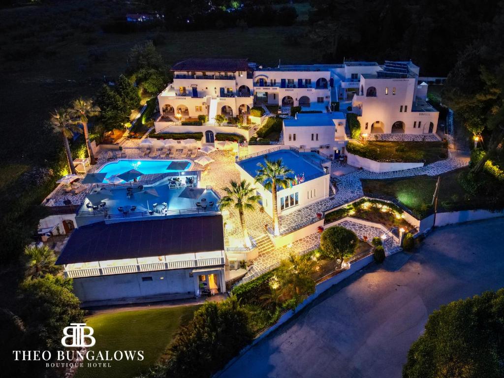 Bazén v ubytování Theo Bungalows Boutique Hotel nebo v jeho okolí