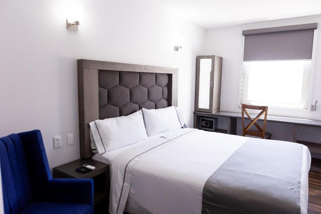 Postel nebo postele na pokoji v ubytování Hotel Bugari Aeropuerto Guadalajara