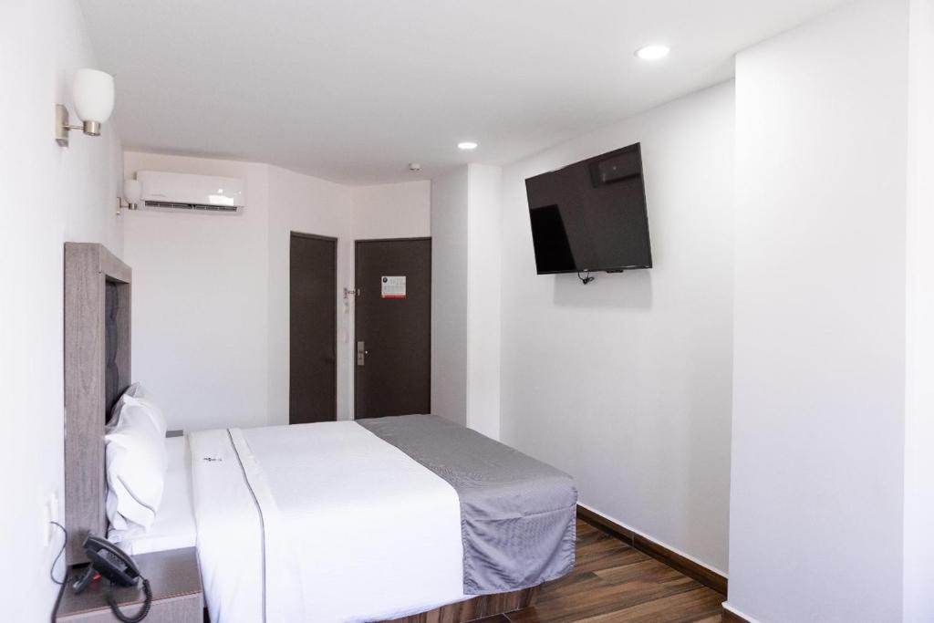 Postel nebo postele na pokoji v ubytování Hotel Bugari Aeropuerto Guadalajara