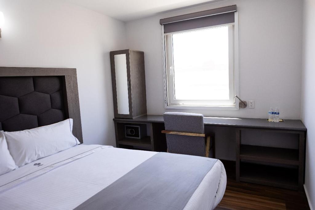 Postel nebo postele na pokoji v ubytování Hotel Bugari Aeropuerto Guadalajara