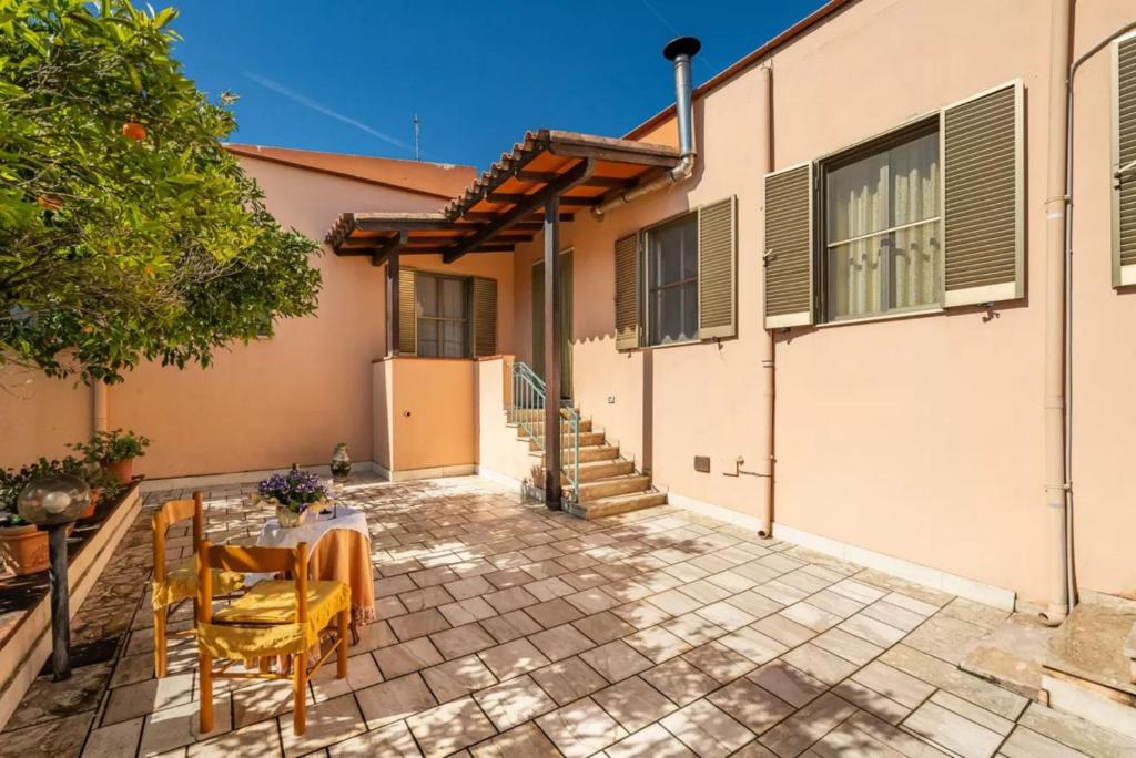 Balkón nebo terasa v ubytování Spacious three room apartment in the heart of Orosei