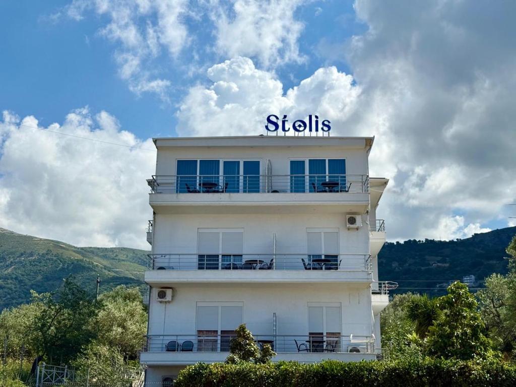Nespecifikovaný výhled na hory nebo výhled na hory při pohledu z hotelu