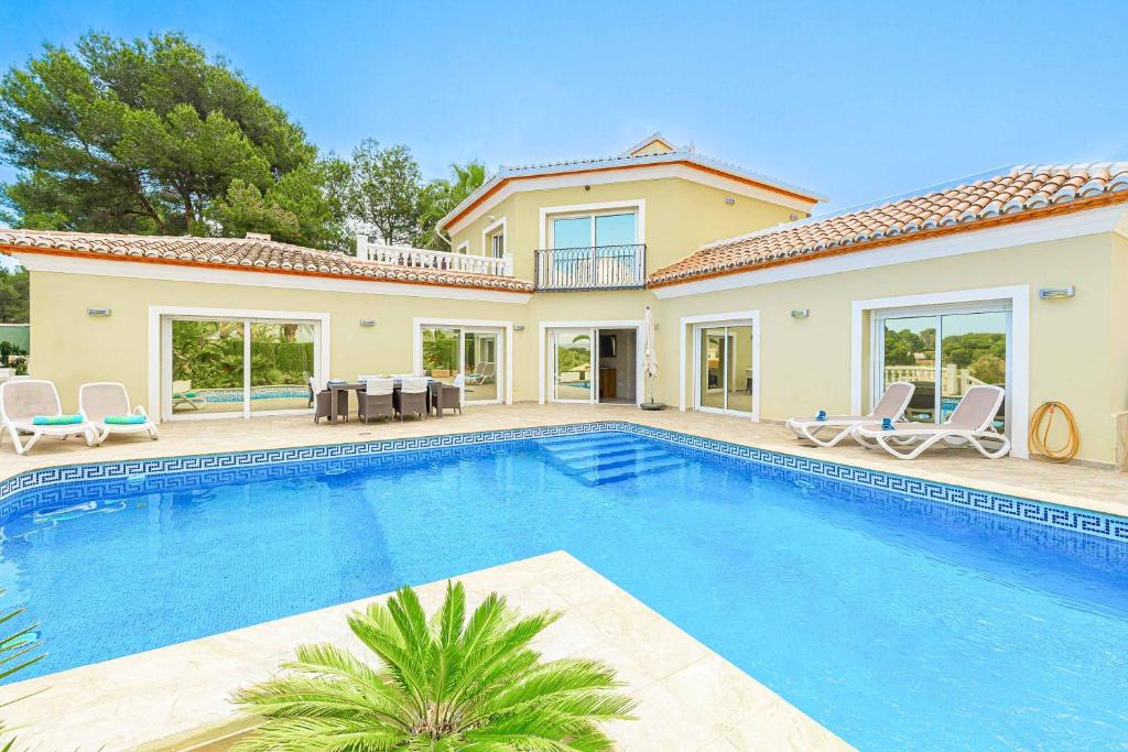 Πισίνα στο ή κοντά στο Villa Montgo View