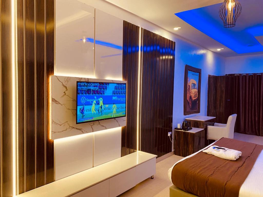 TV a/nebo společenská místnost v ubytování Presken Hotel @Oniru