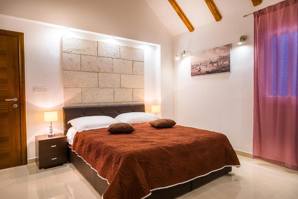 Postel nebo postele na pokoji v ubytování Split Oasis Studio Apartments