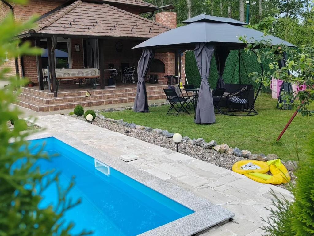 Bazén v ubytování Vikendica Una na Drini nebo v jeho okolí
