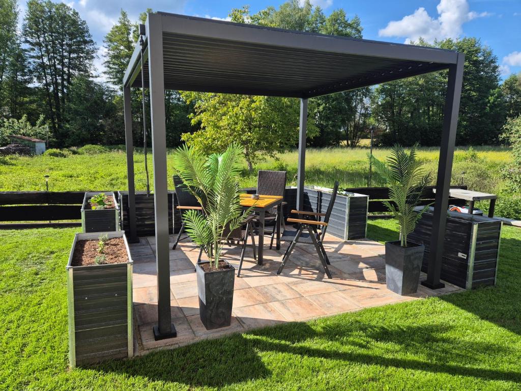 a gazebo with a table and chairs under it at Titel Am Fuße der Rhön, ist es schön in Bad Kissingen