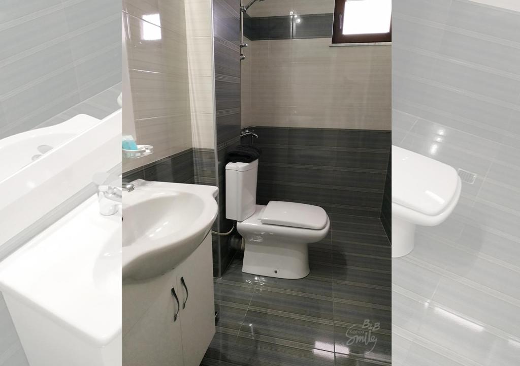 Koupelna v ubytování KorcaSmileHotel