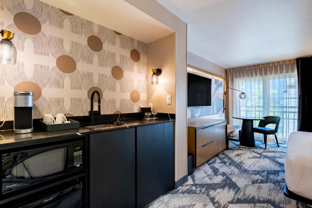 Silver Cloud Hotel - Seattle Broadway photo