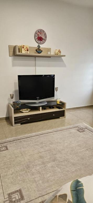 TV a/nebo společenská místnost v ubytování Javor