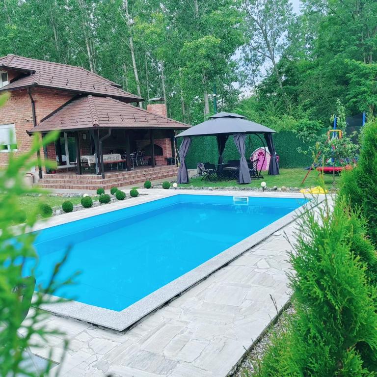 Bazén v ubytování Vikendica Una na Drini nebo v jeho okolí