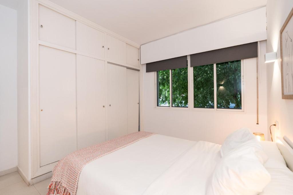 Postel nebo postele na pokoji v ubytování Balmoral suite apartment