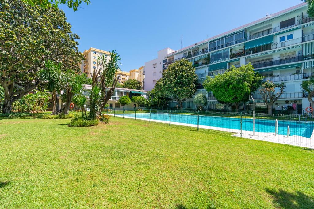 Bazén v ubytování Balmoral suite apartment nebo v jeho okolí