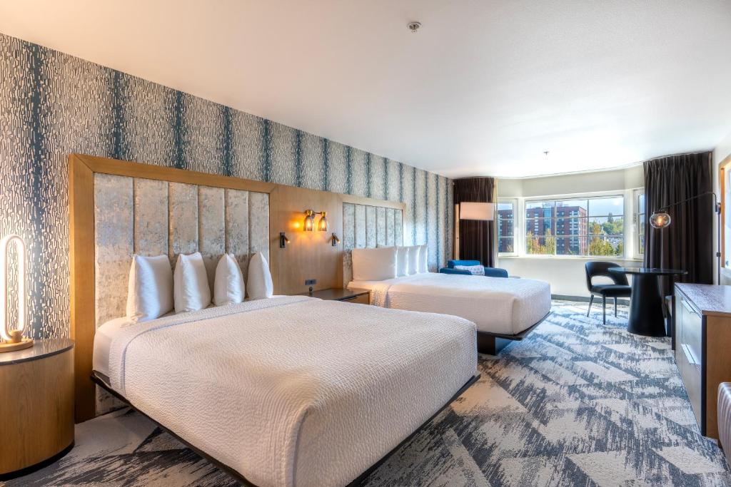 Postel nebo postele na pokoji v ubytování Silver Cloud Hotel - Seattle Broadway