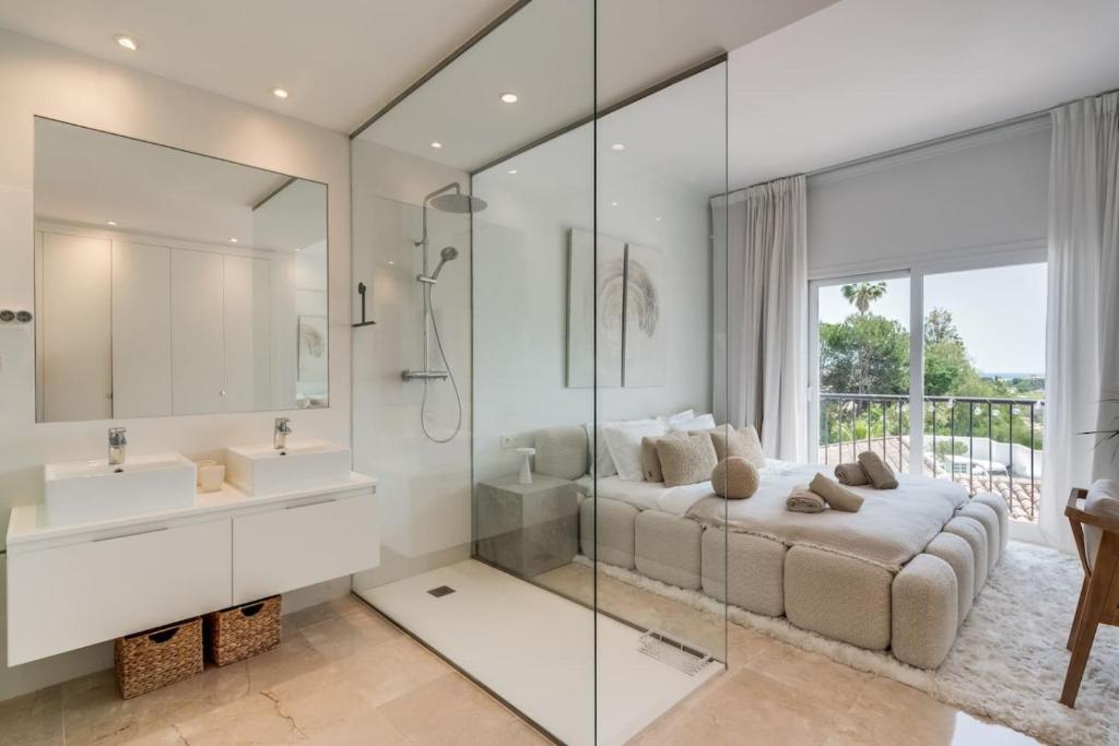 Luxury Penthouse With Sea View in Paraiso Pueblo