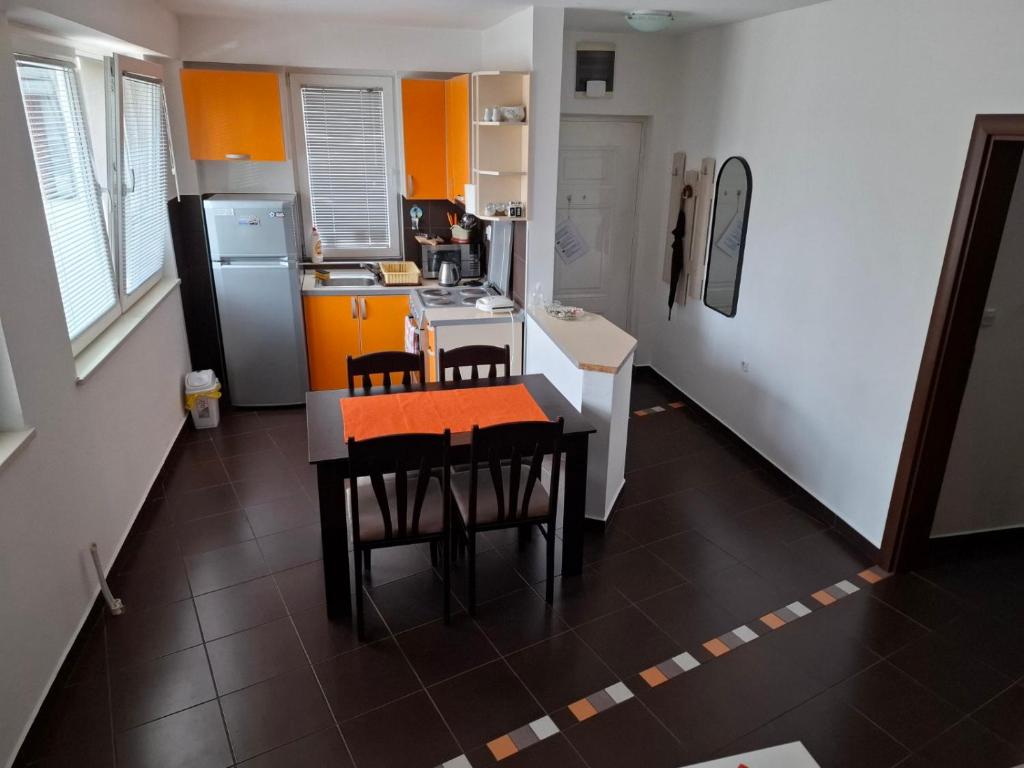 Dapur atau dapur kecil di Tedi & Kiki Apartment