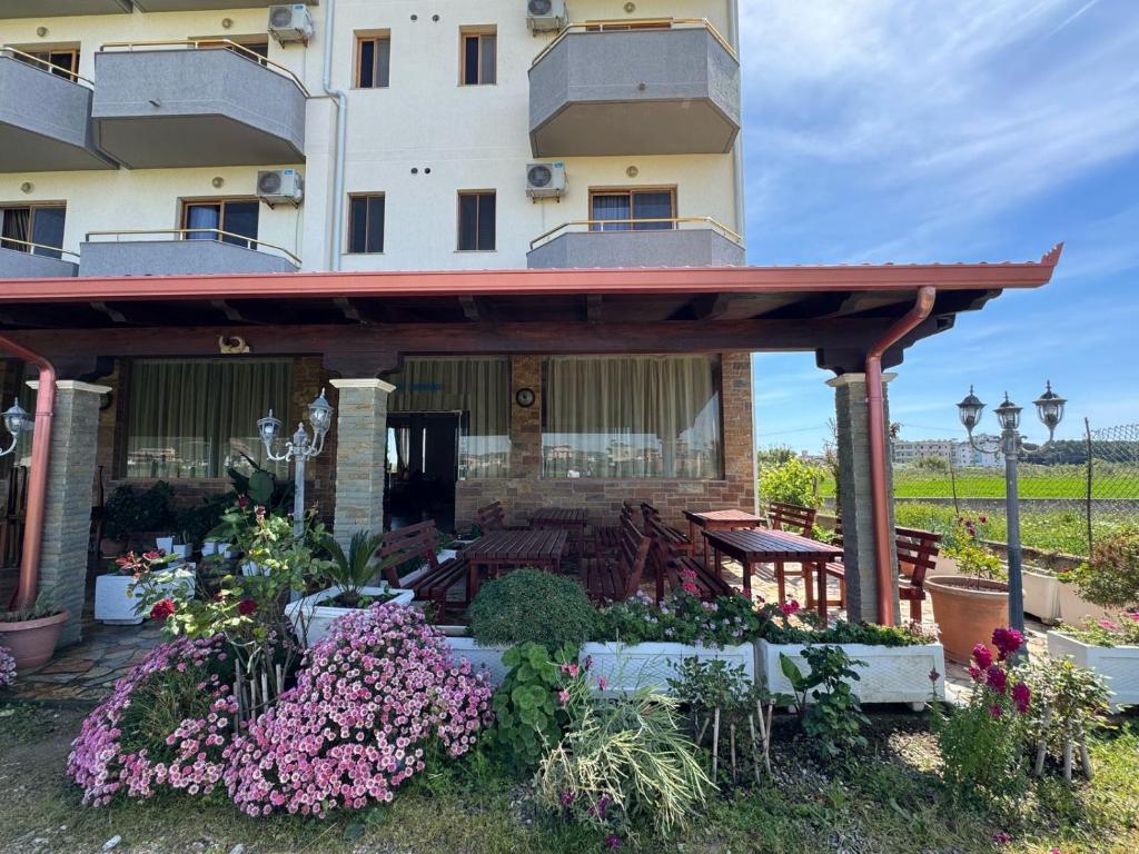 Zahrada ubytování Hotel Ermi