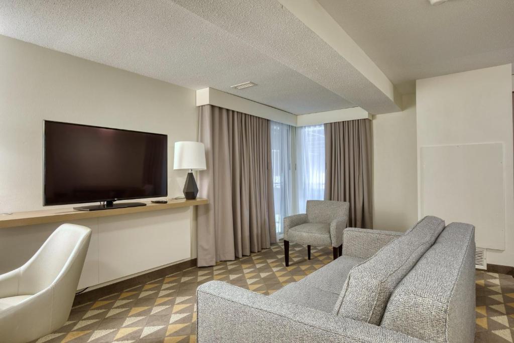 Holiday Inn Hotel & Suites Madison West, an IHG Hotel - 